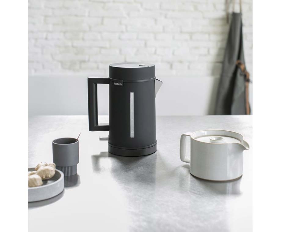 Brabantia Waterkoker - 2200 Watt - 17 Liter -Snoeropbergruimte Brabantia Waterkoker - 2200 Watt - 17 Liter -Snoeropbergruimte