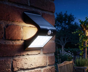 Luxe Solar Buitenlamp Met Sensor - Vandaag 1+1 GRATIS!