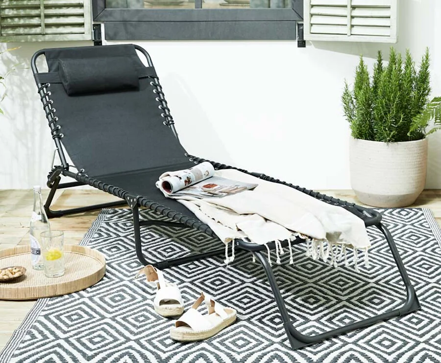 Comfortabel Ligbed Met Kussen - Maak Van Je Tuin Een Zomerparadijs!