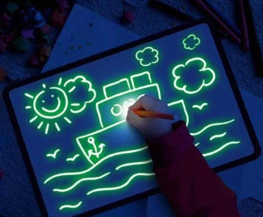 Glow In The Dark A3 Tekenbord - Inclusief Veel Sjablonen Met Letters En Cijfers!